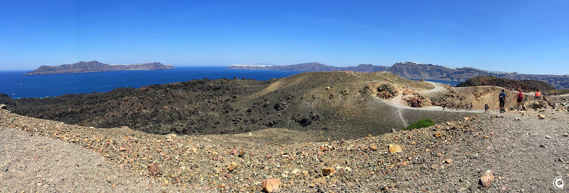 Vue depuis le sommet du volcan de Nea Kameni