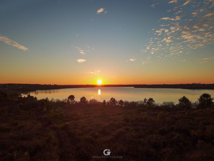 Coucher de soleil sur le lac d&#039;Arjuzanx
