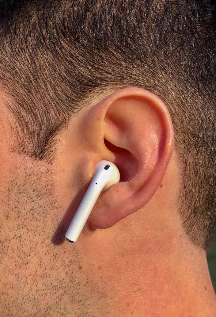 AirPods d&#039;Apple dans les oreilles