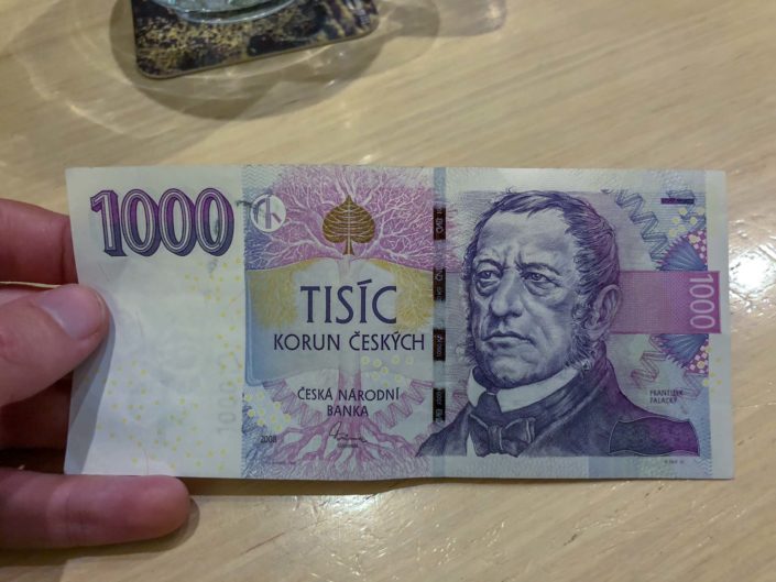 Un billet de 1000 couronnes tchèques (CZK)