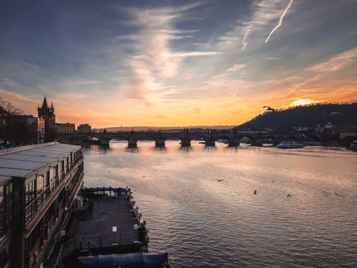 Coucher de soleil depuis le Pont Mánes  à Prague