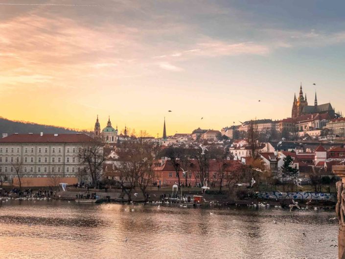 Coucher de soleil sur le château de Prague
