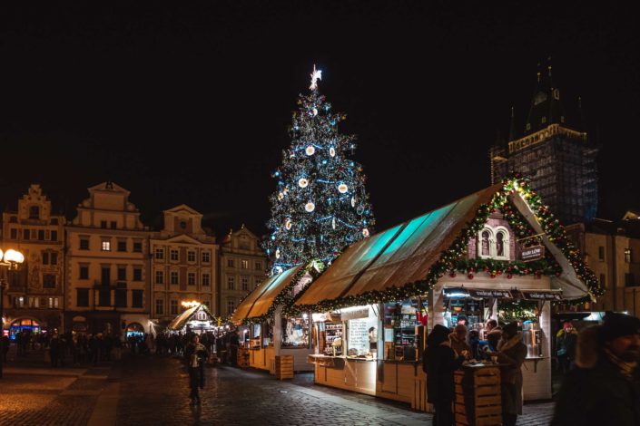 Le marché de Noël sur la place de la Vieille Ville à Prague