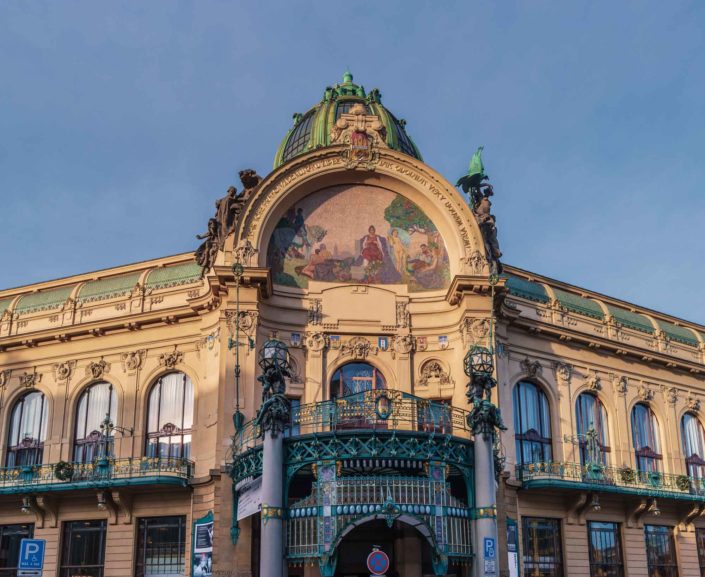 La splendide mosaïque qui se trouve sur la façade de la Maison Municipale à Prague