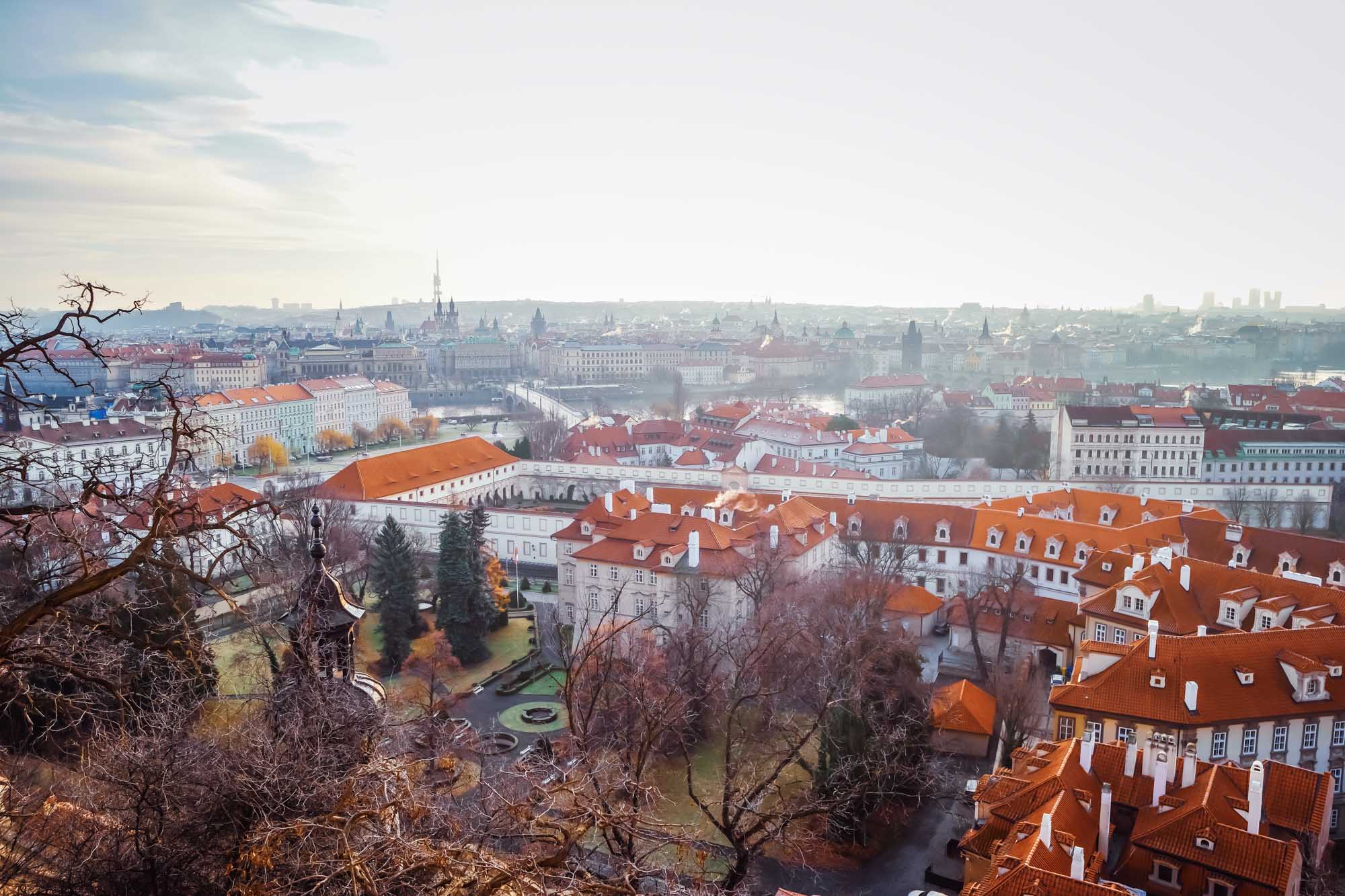 La vue depuis l'entrée du château de Prague