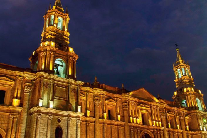La cathédrale d&#039;Arequipa au coucher du soleil