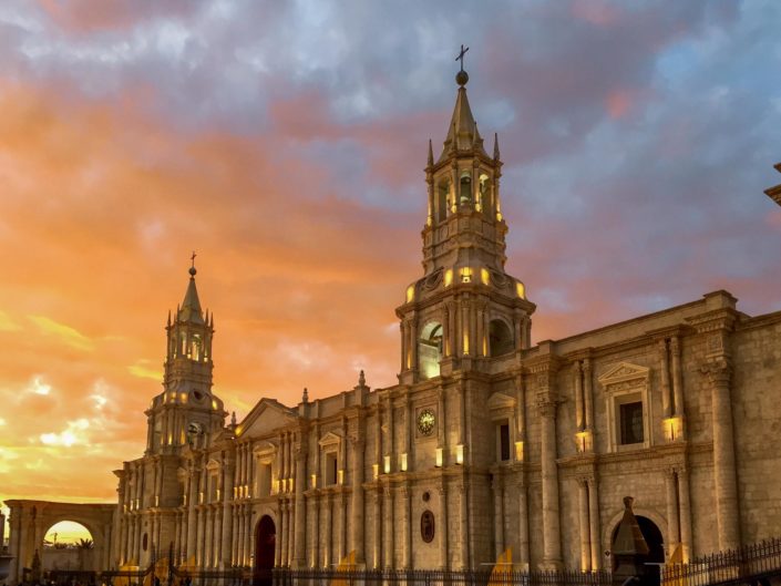 La cathédrale d&#039;Arequipa au coucher du soleil