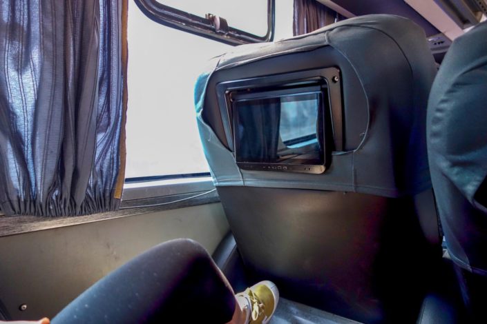 L'écran tactile et les sièges qui s'inclinent dans les bus Cruz del Sur