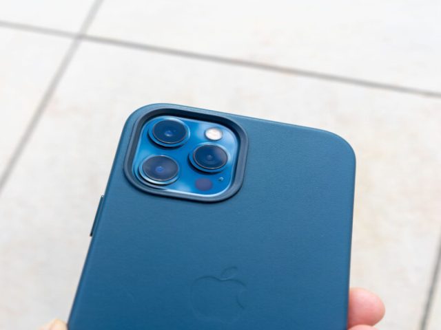 Coque Apple en cuir Bleu Baltique pour l&#039;iPhone 12 Pro Max