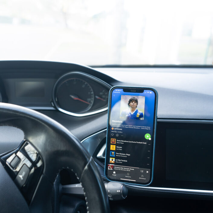 Le support magnétique Halolock d&#039;ESR pour iPhone 12