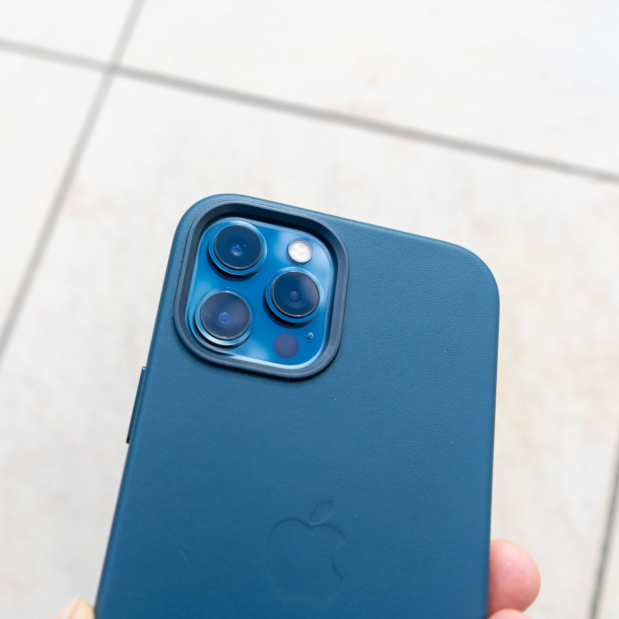 Coque Apple en cuir Bleu Baltique pour l'iPhone 12 Pro Max
